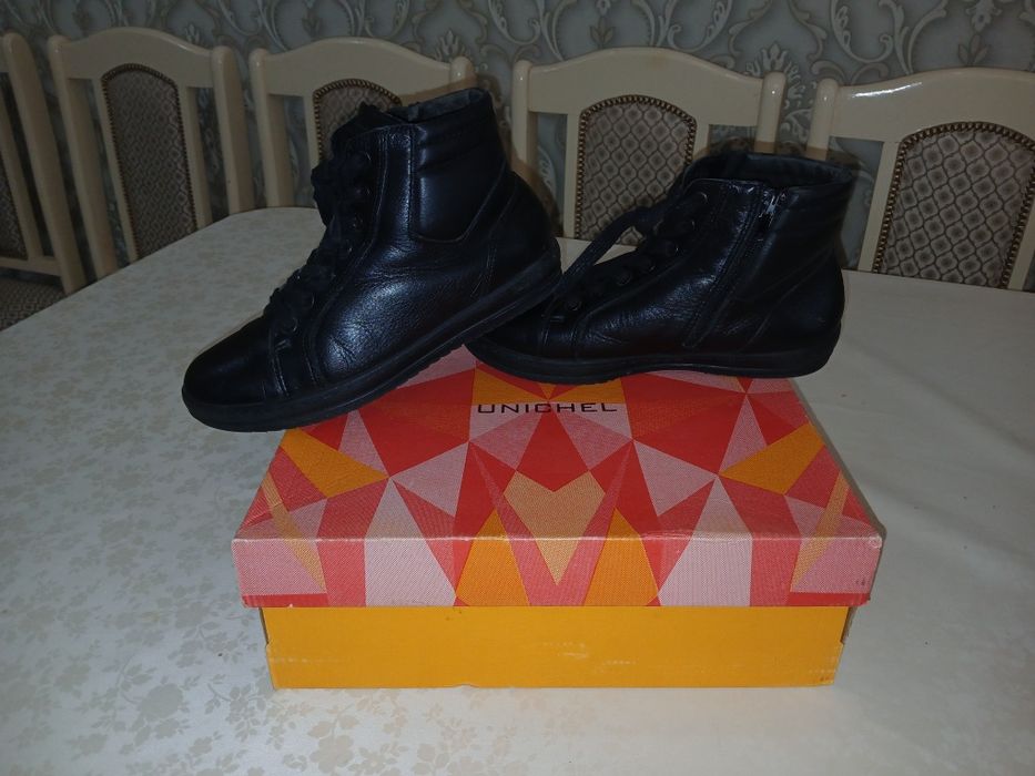 Продаётся мужская зимняя тёплая обувь хорошего качество фирма Юничел