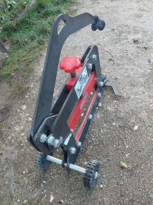 Ghilotina pavaje Montolit aproape noua