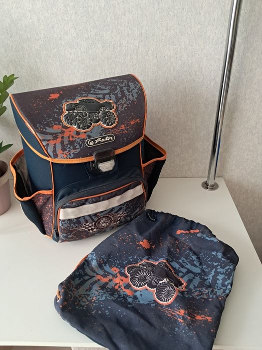 Школьный портфель