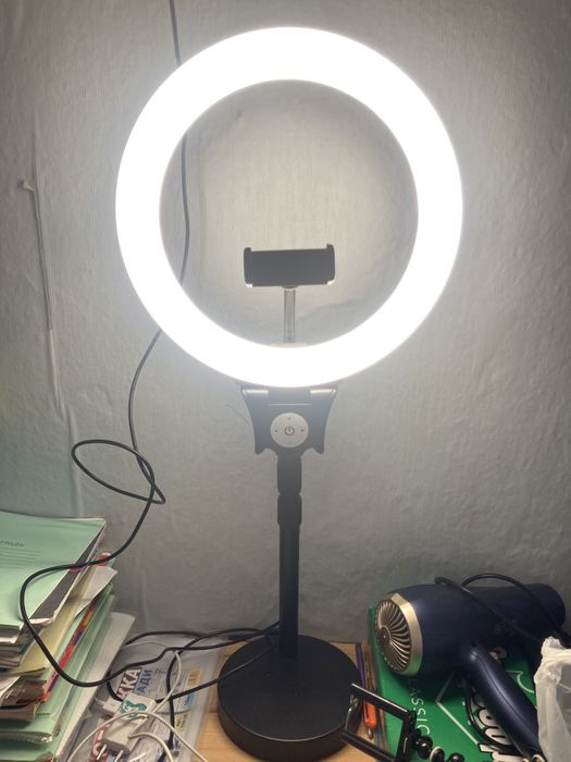 Кольцевая лампа настольная