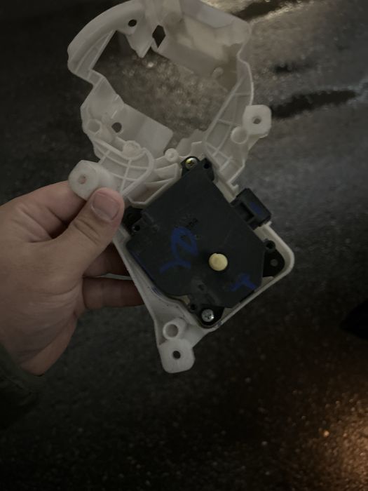 Серепривод печки субару