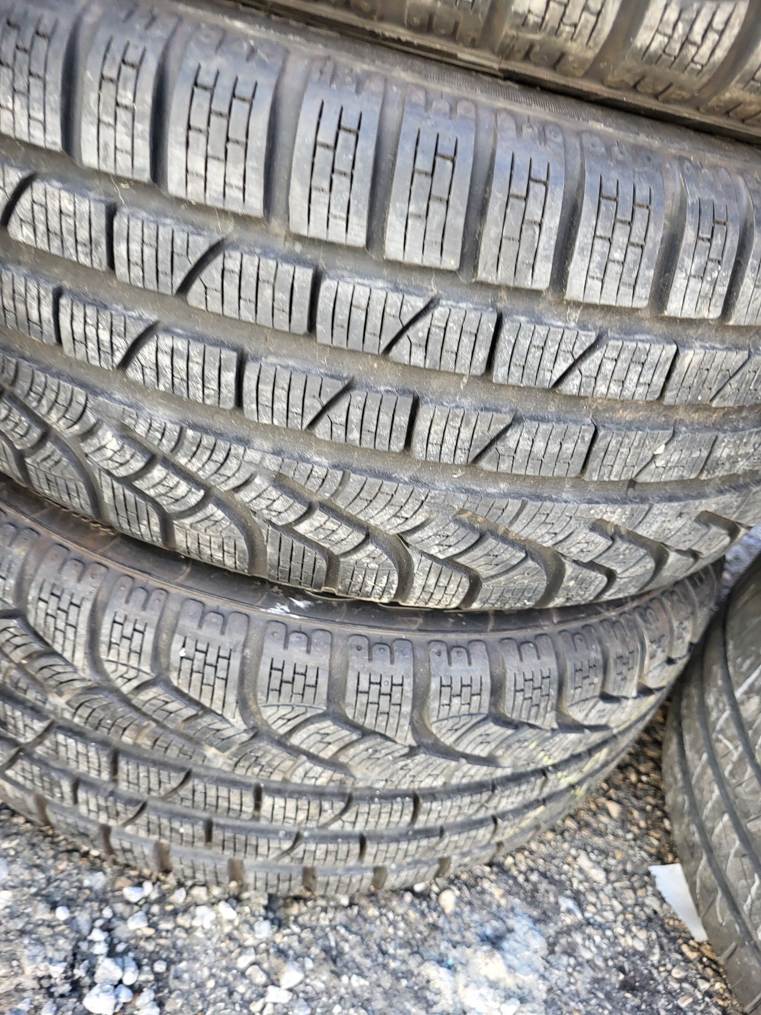 4 бр зимни 215/45/18 Pirelli
