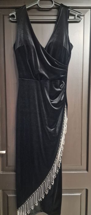 Страхотна черна рокля