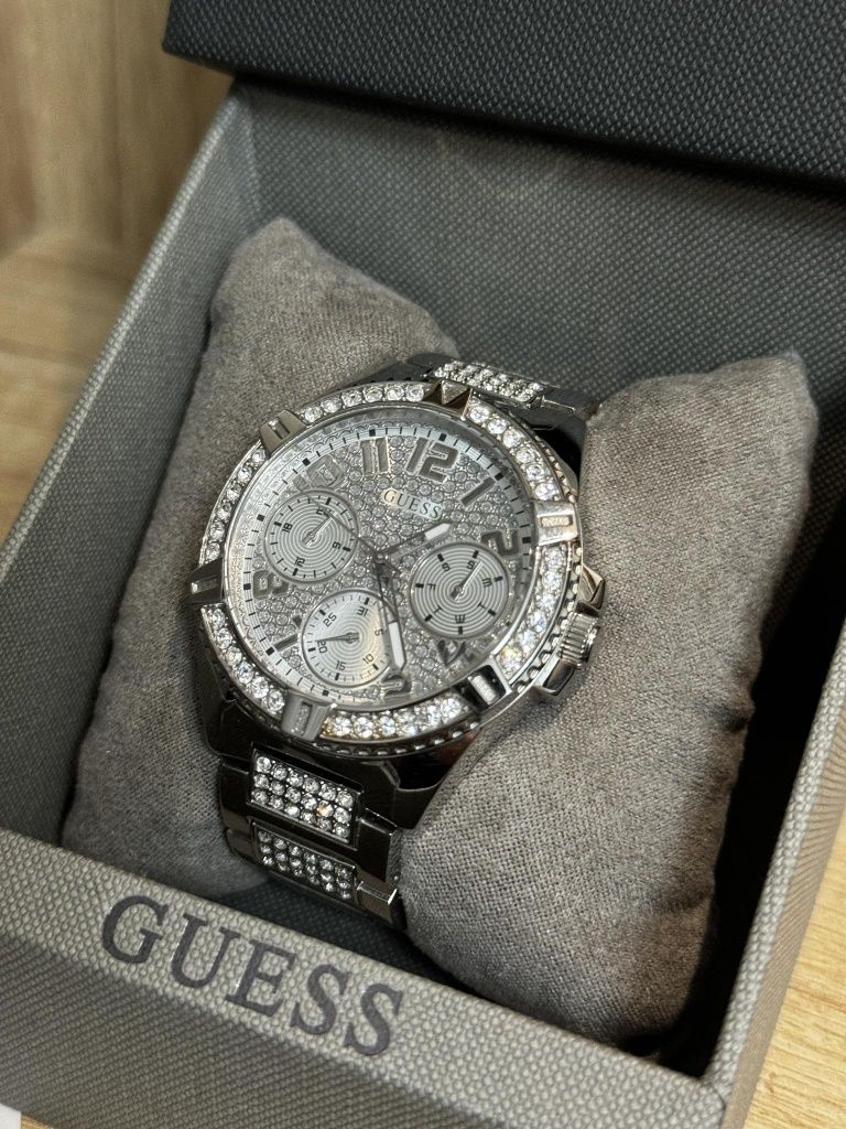 Чисто Нов Дамски часовник GUESS