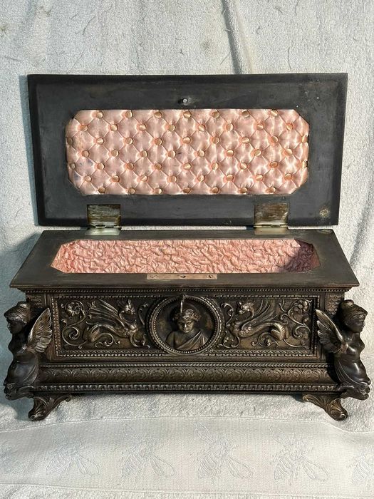 CASETA BIJUTERII STIL GOTIC - Antimoniu patinat - 6.5kg - Cutie -Sec19