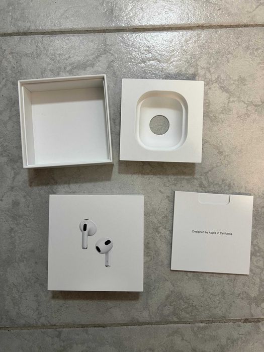 Vand 2 Cutii originale Airpods 3