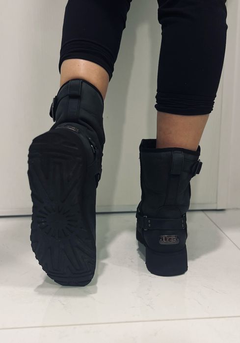 Ботуши UGG и маратонки NIKE