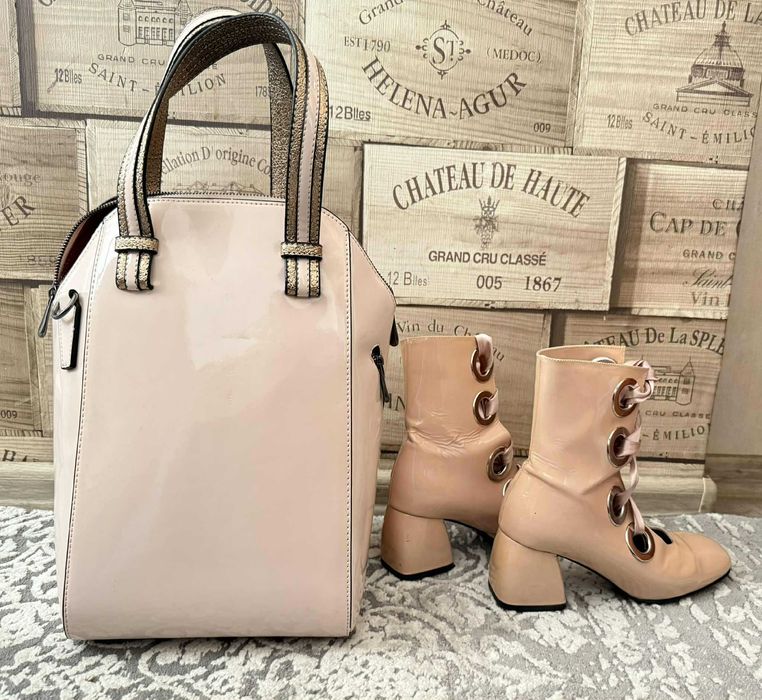 Ботуши, спортни обувки и боти с чанта комплект.