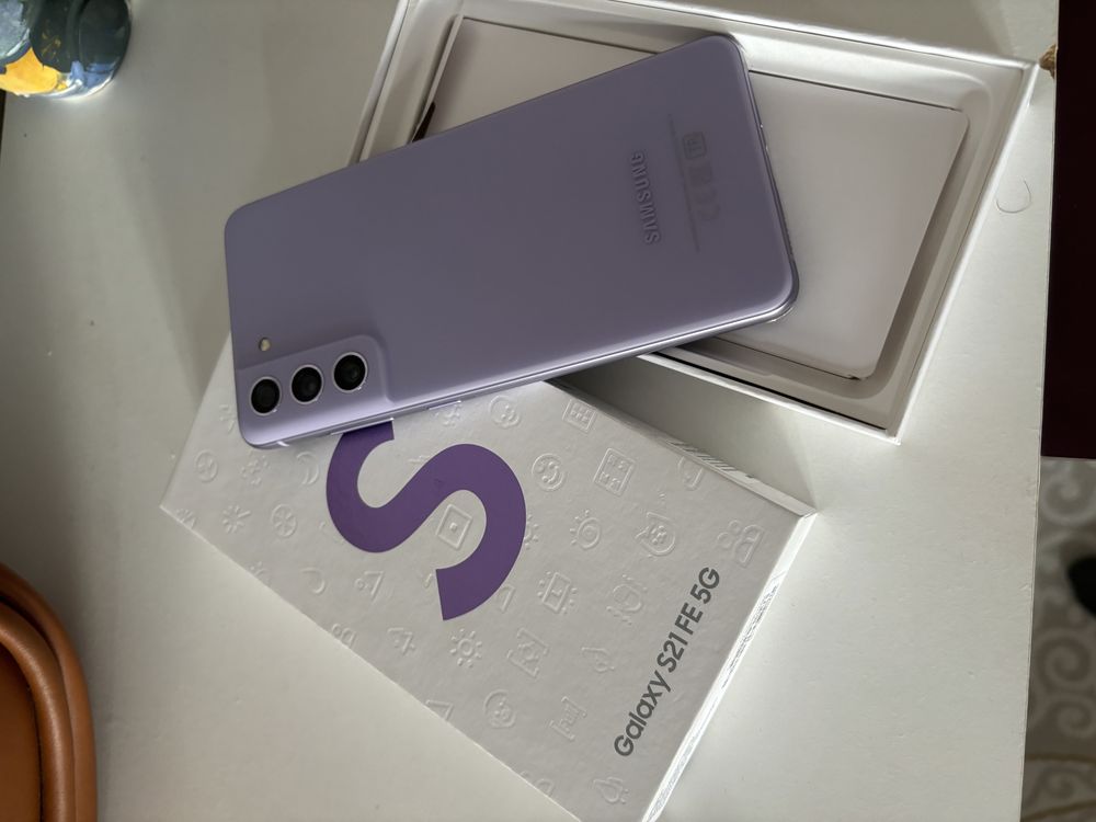 продам новый телефон Samsung s 21 5G