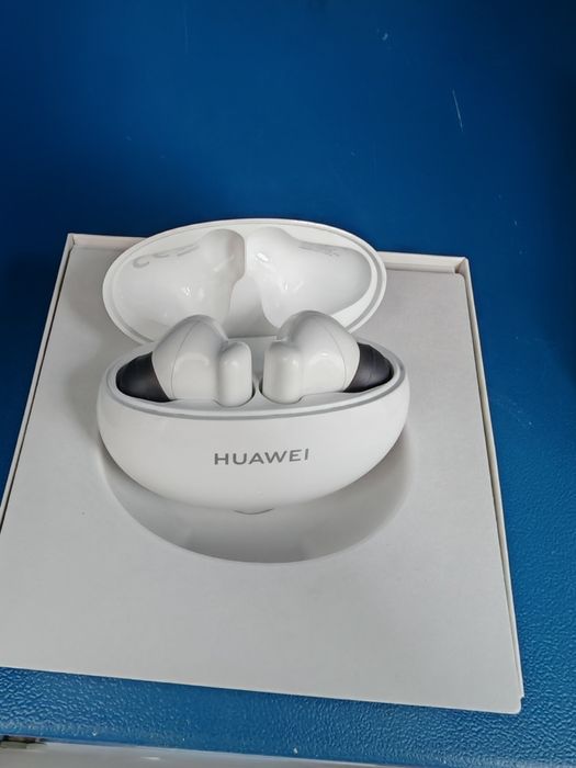 Vînd căști defecte merge decît o cască Dreapta. 50lei.