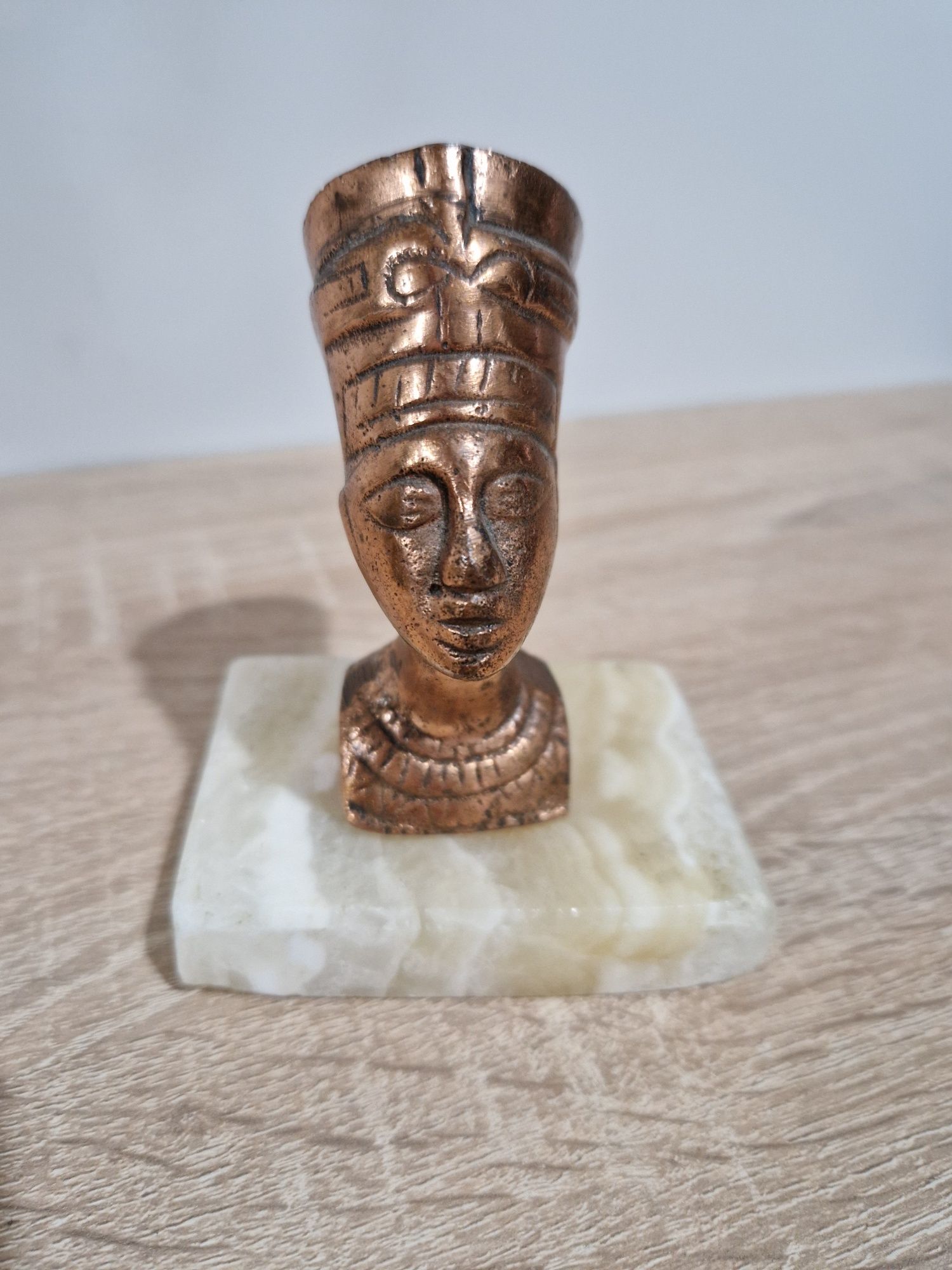 Nefertiti statuetă din bronz