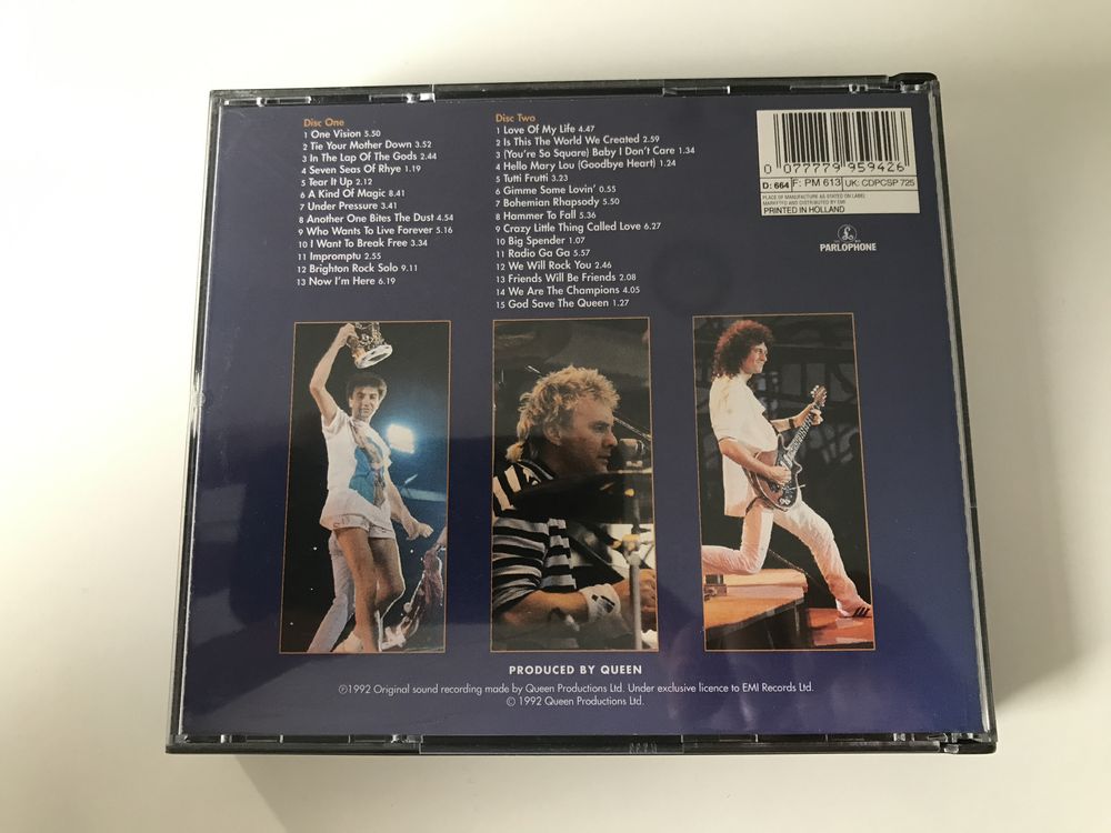 Vand cd-uri audio originale Queen si Pink Floyd