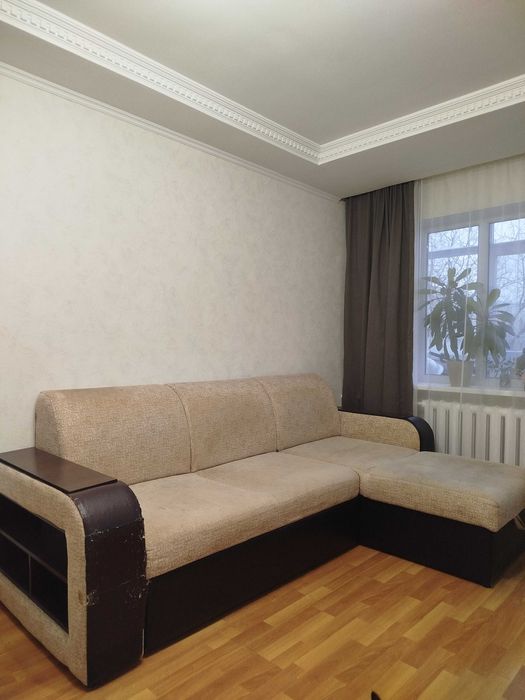 Диван угловой светлый б/у