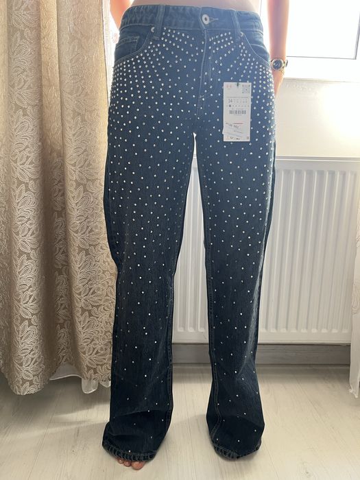 Blugi cu pietricele , noi