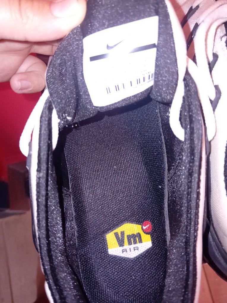 Продават се nike vapormax plus,без кутия!