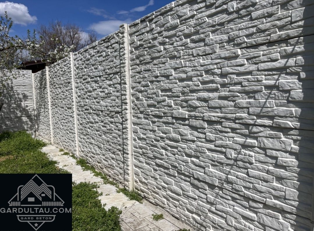 Reduceri garduri de beton comprimat placi și stalpi de gard model Top