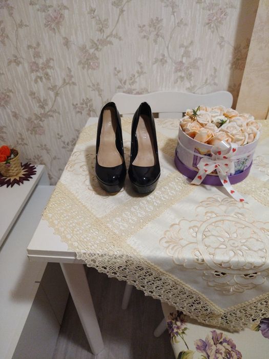 Vând încălțăminte unele noi altele purtate de maxim doua ori