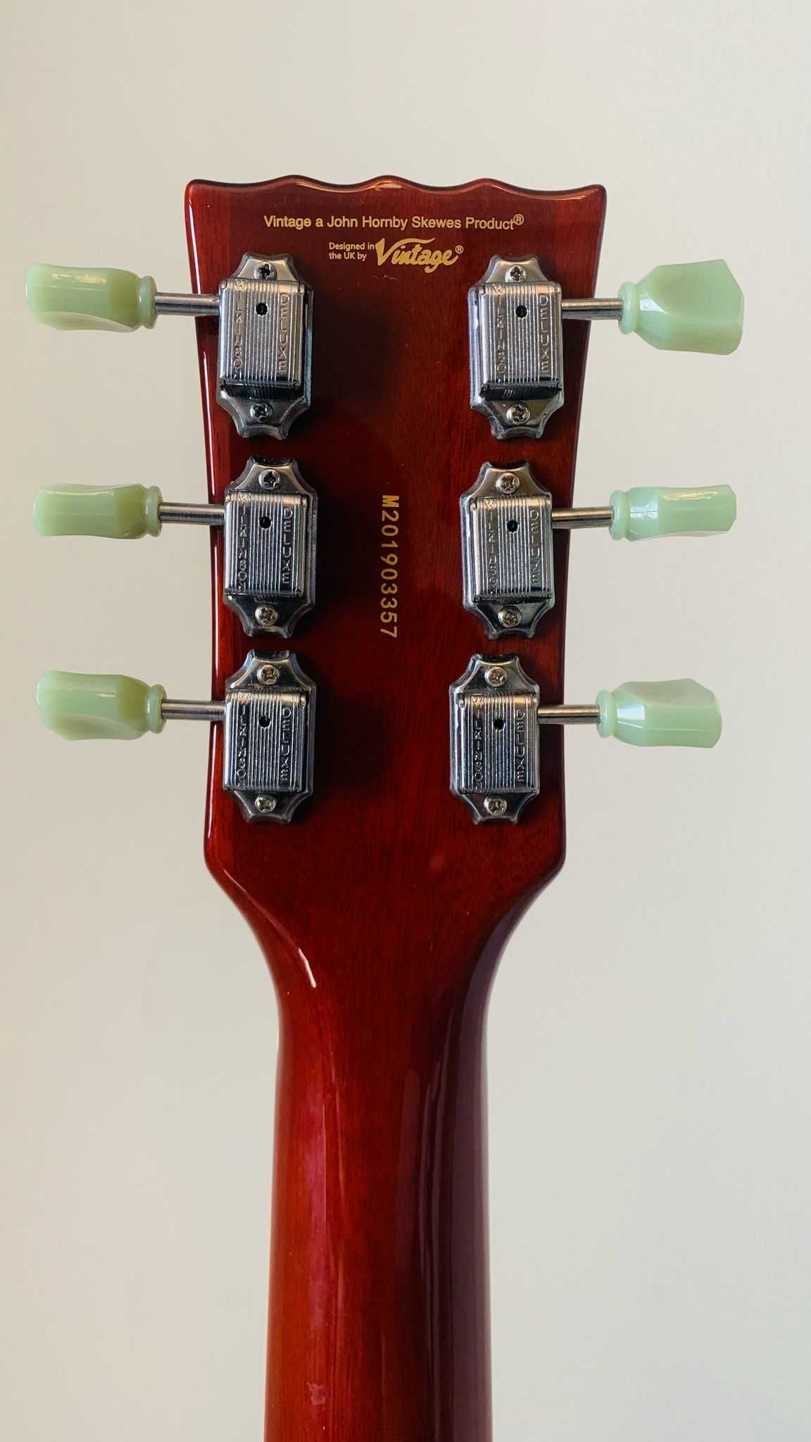 Pachet Complet: Chitară Vintage + Amplificator Line 6 + Accesorii