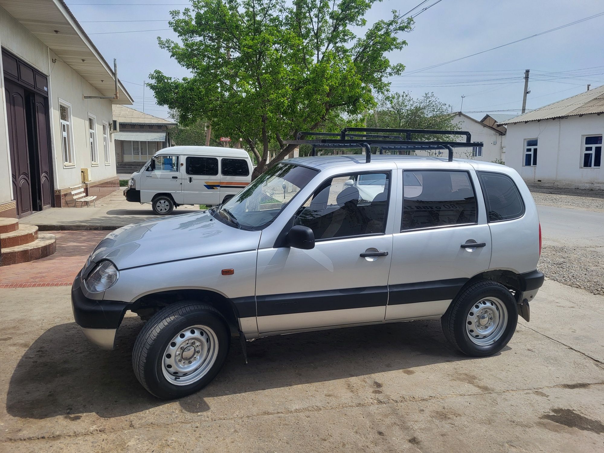 Sotiladi Niva Chevrolet