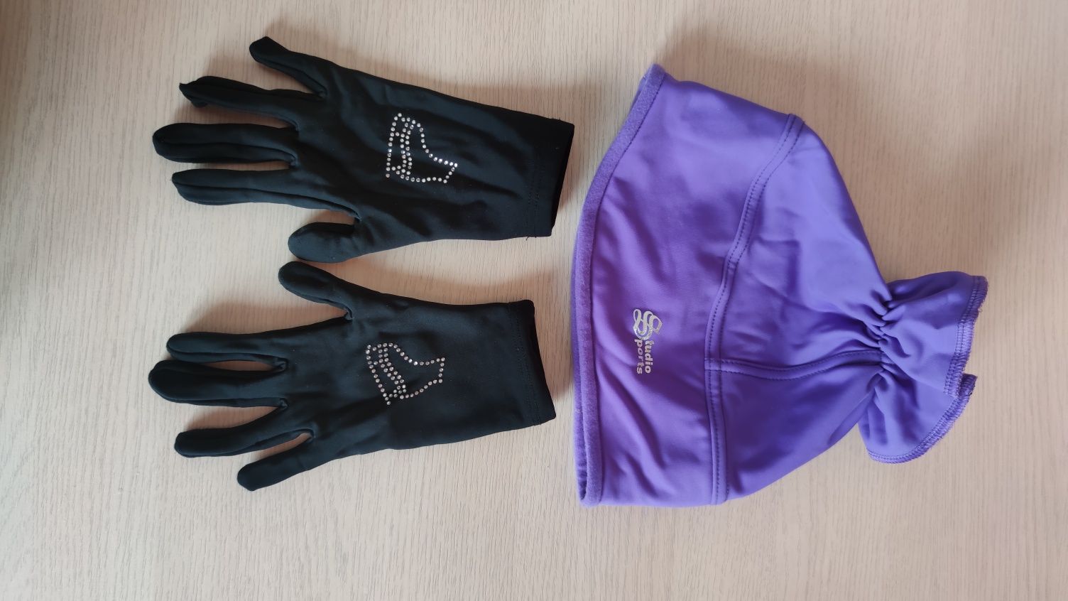 Шапочка и перчатки для фигурного катания