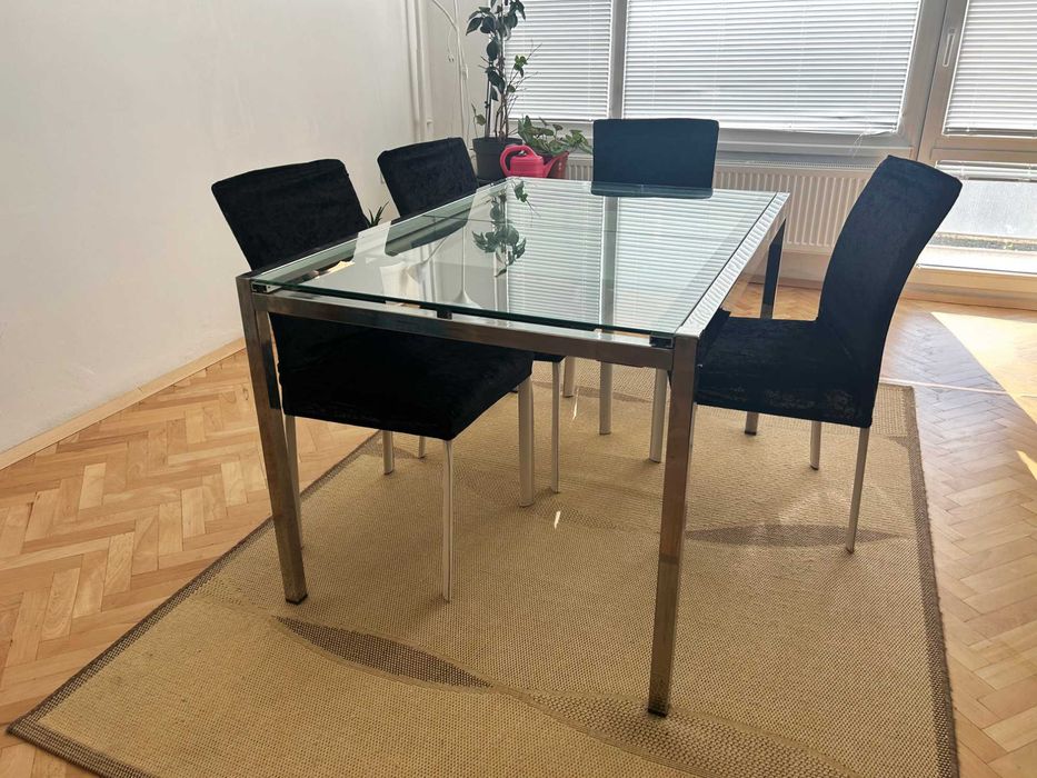 Стъклена разтегателна трапезарна маса