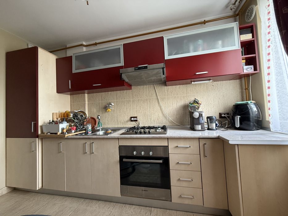 Vand urgent mobila bucatarie cu electrocasnice Bosch