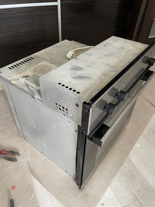 Vand cuptor Beko incorporabil pe gaz