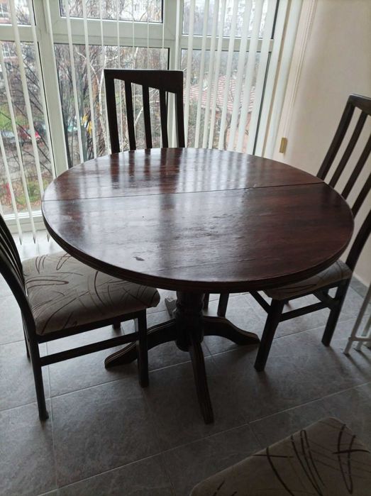 кръгла маса с 4 стола