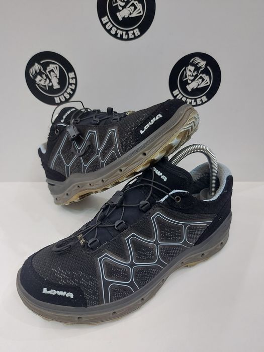 Дамски туристически обувки LOWA.Номер 39.5