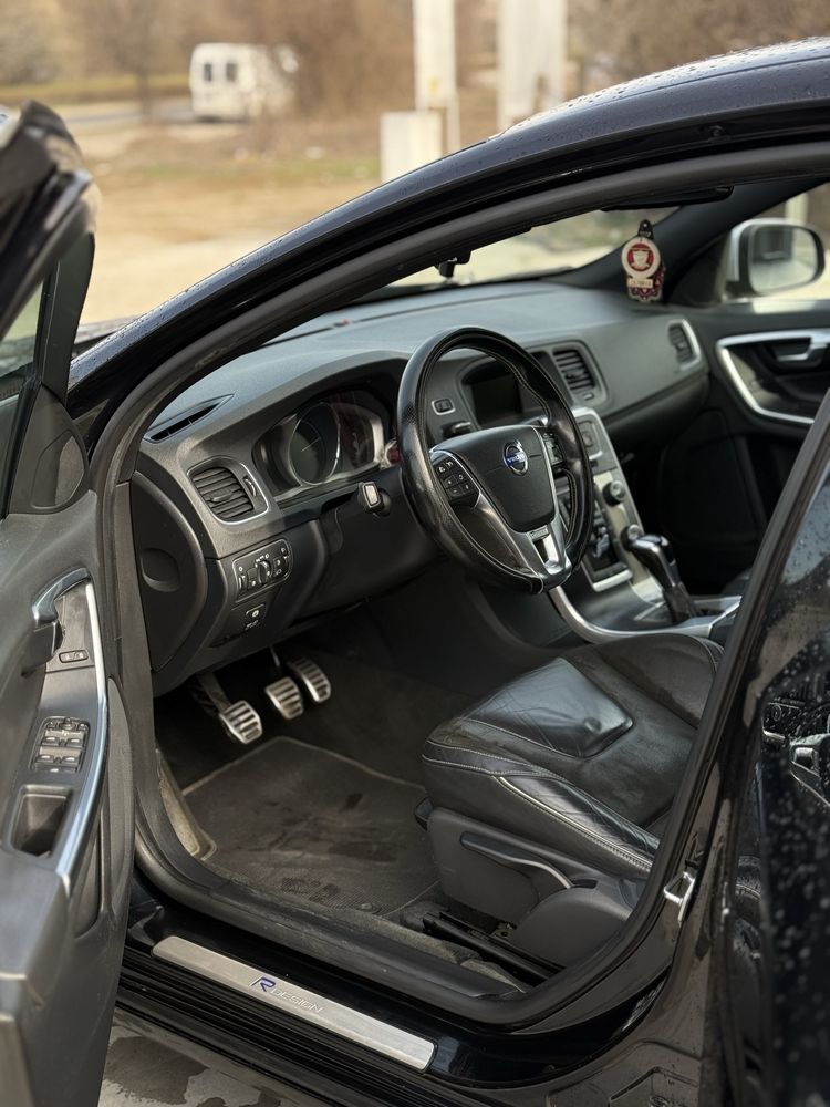Volvo V60 R-Design