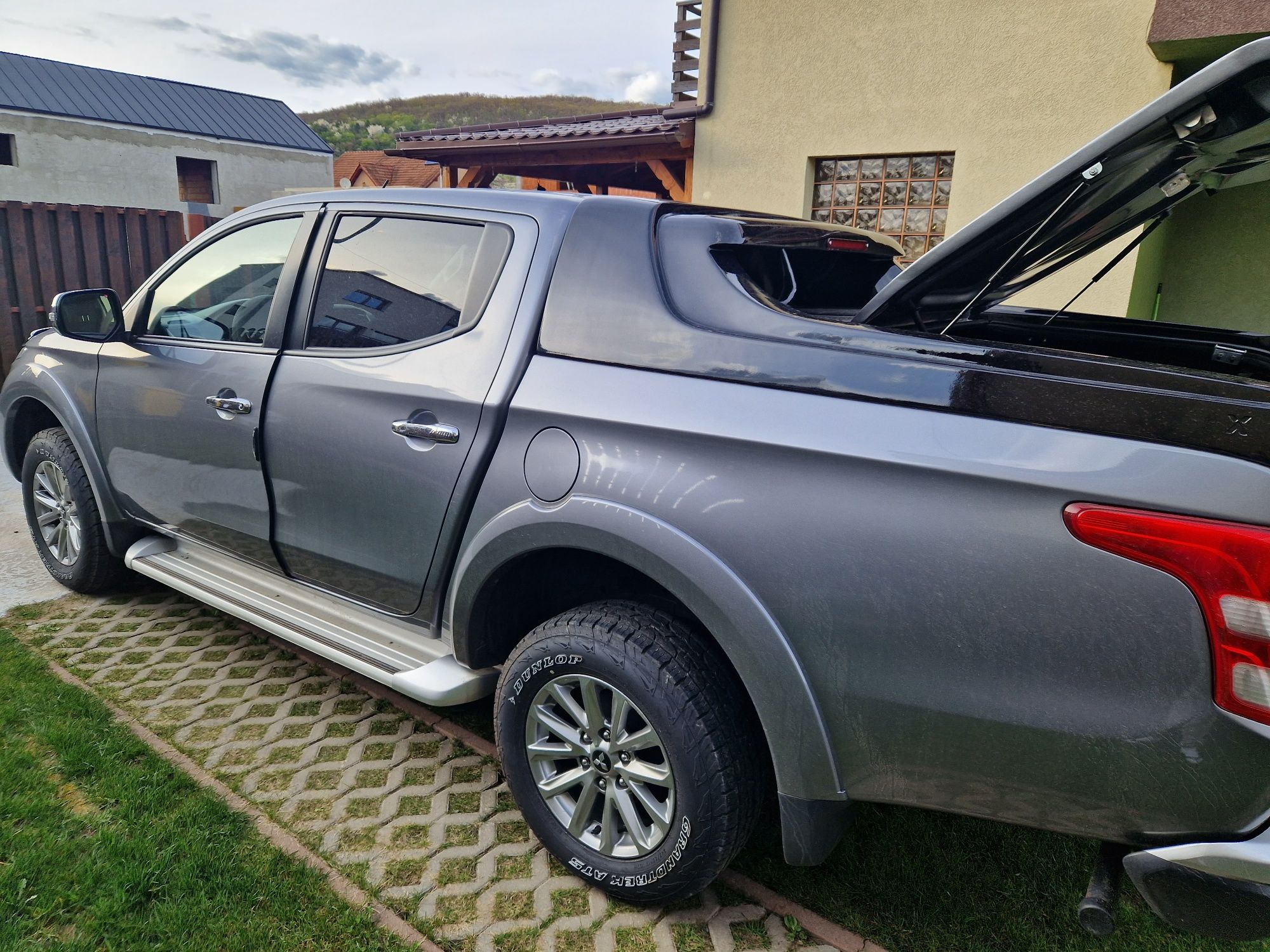 Vând Mitsubishi l200