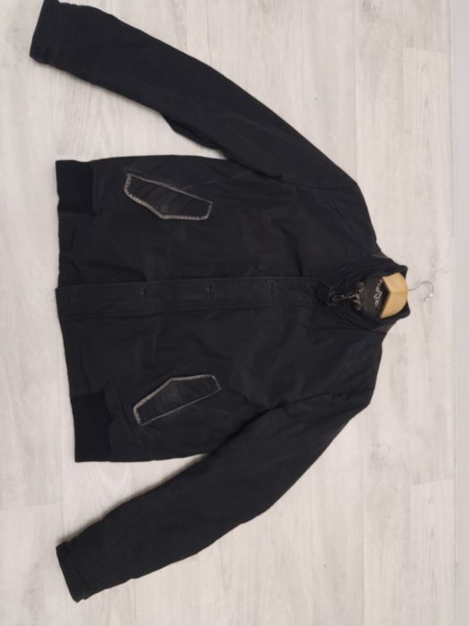 Продам куртку демисезонную