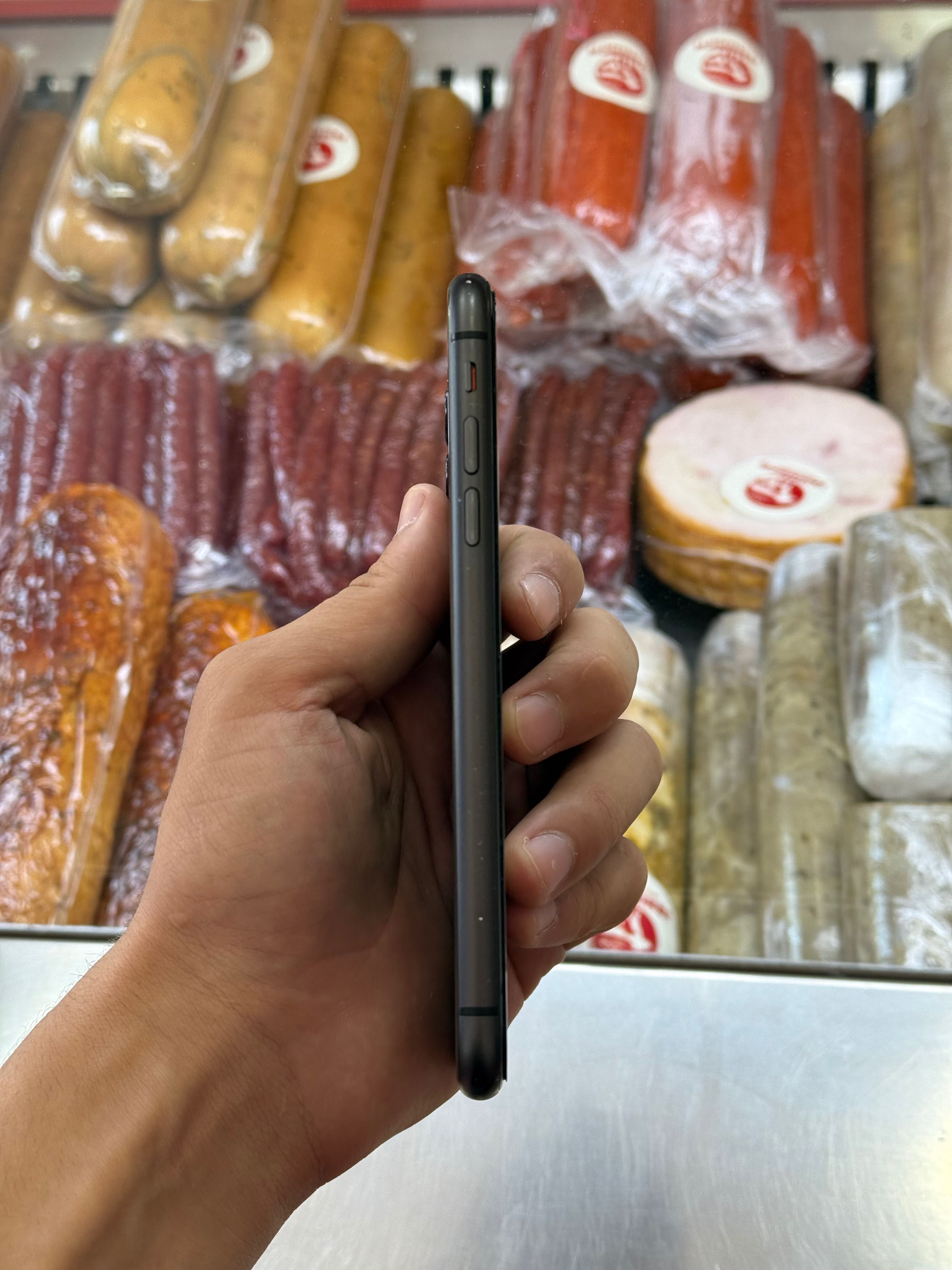 Iphone 11 ideal.
