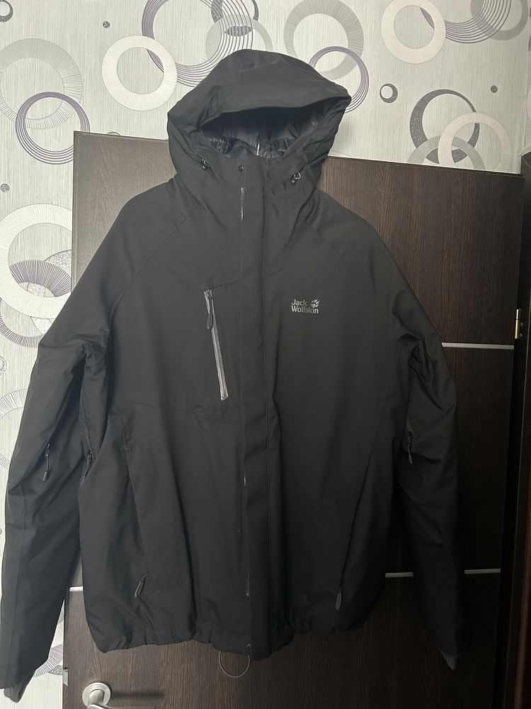 Vând geaca Jack Wolfskin mărimea XL