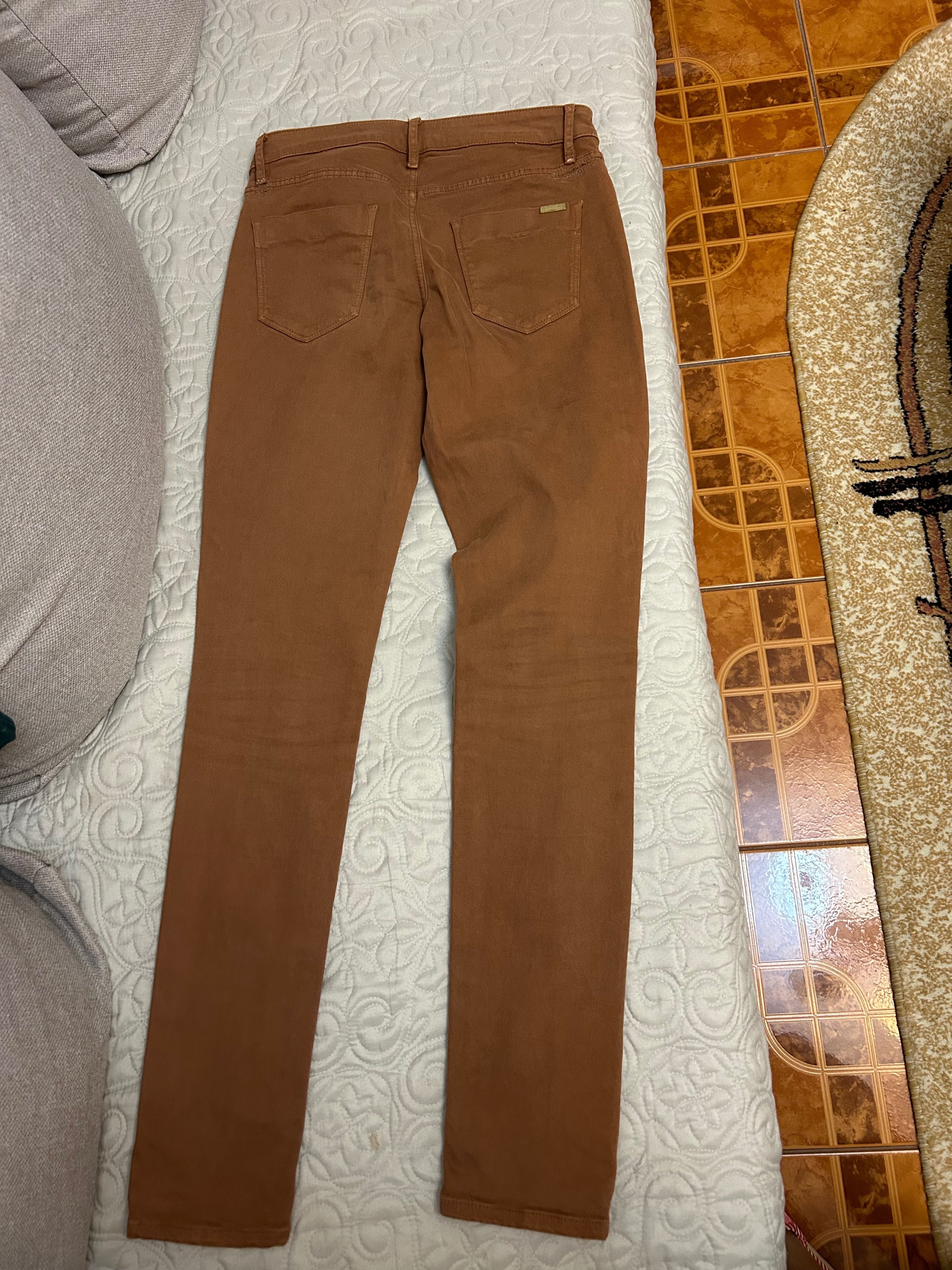 Pantaloni stil catifea Massimo Dutti