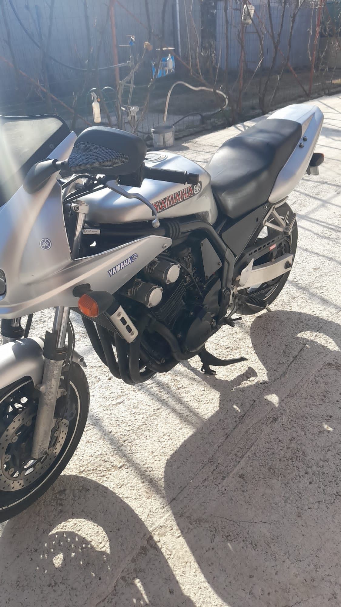 Vand Yamaha FZS 600  sau schimb cu ATV de la 300 cm in sus,4*4si Honda