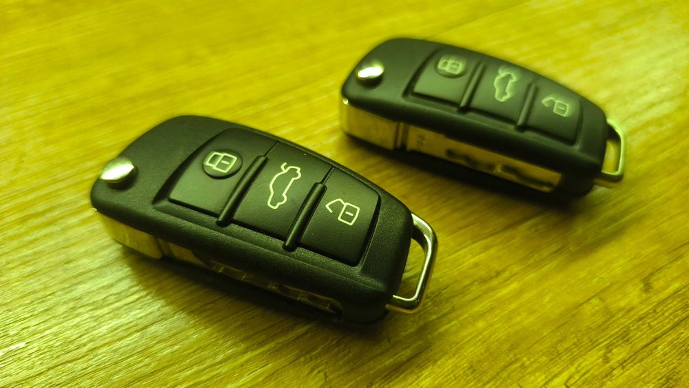 Комплект оригинални ключове за Ауди като НОВИ! 2 броя