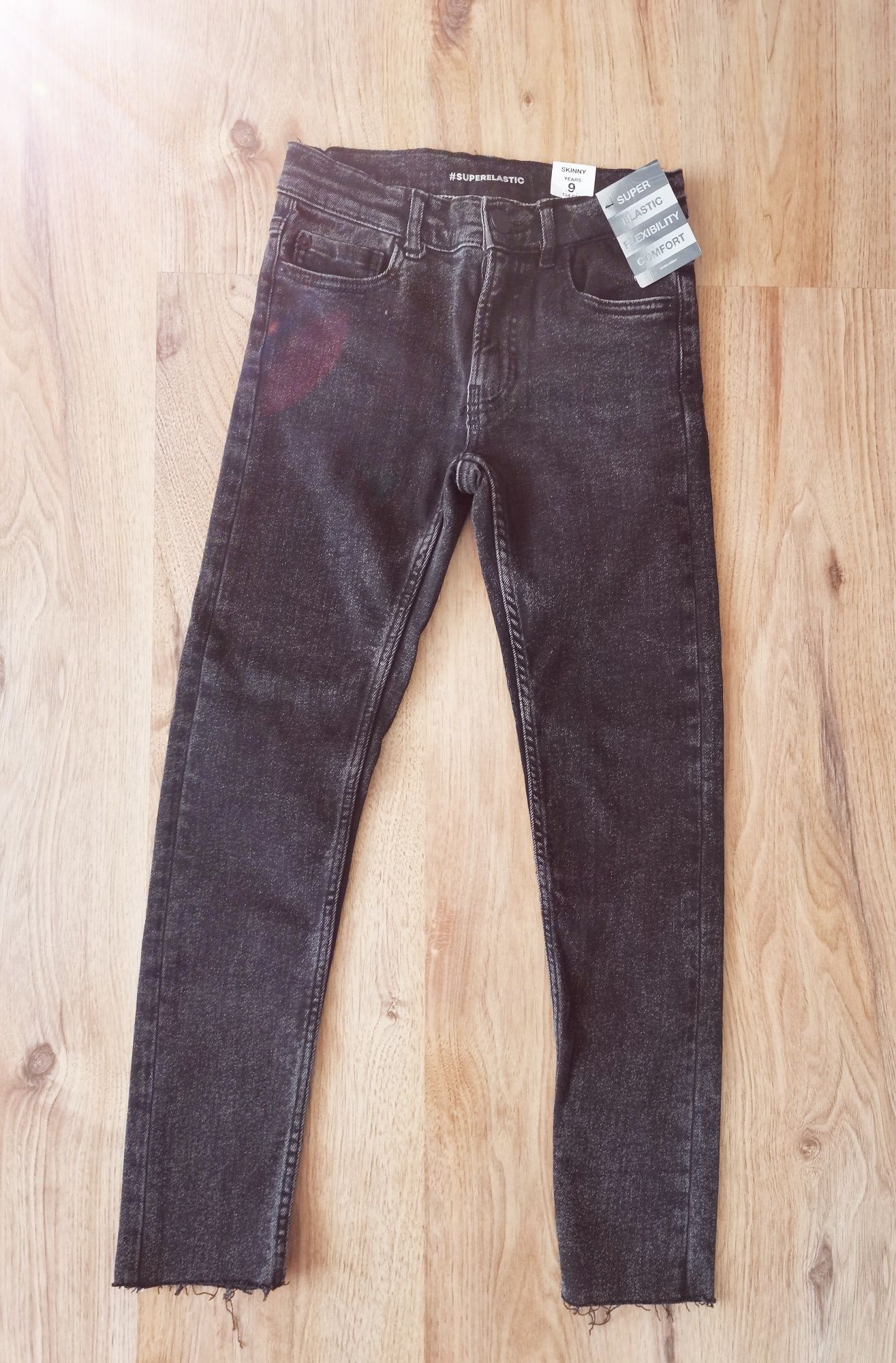 Нови дънки Zara slim 9 год. 134см.