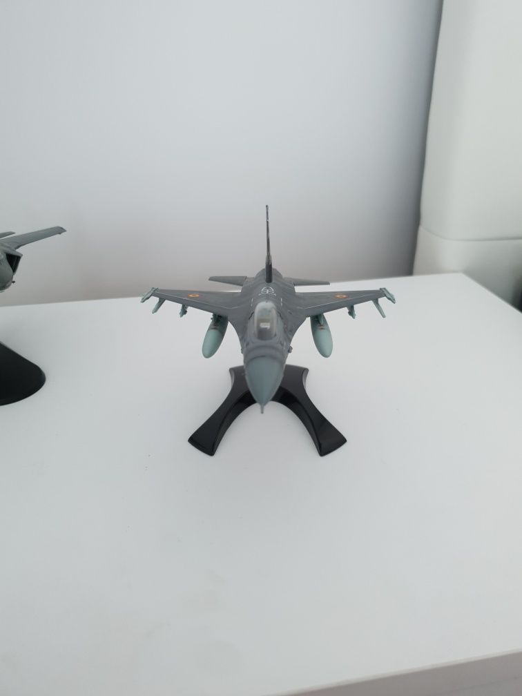Macheta Avion 1:72 F16-C (Plastic Nu Iron Cast)