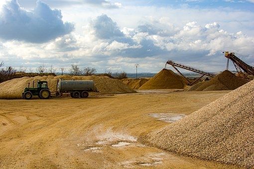 Transport nisip pietriș balast balastru pamant moluz moloz marfa spart
