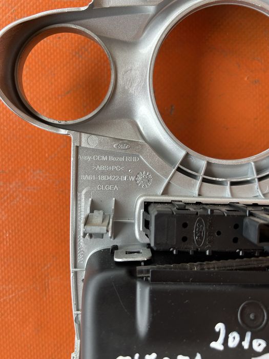 Consola Centrala Ford Fiesta Cod 8A61-18D22-BF