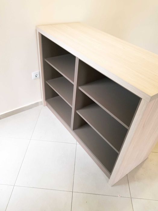 Дървен шкаф с плот