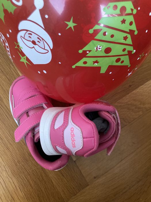 Маратонки adidas, малко носени без забележки , номер 24