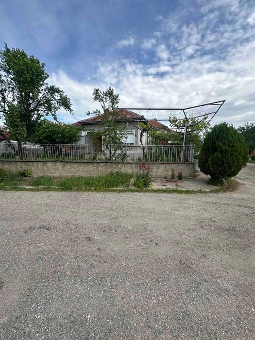 Дава се под наем Къща в с. Овощник, Област Стара Загора - 90 кв.м за 86190 € - Снимка #2