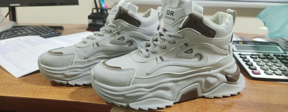 Продаются кроссовки марки DR fashion размер 44