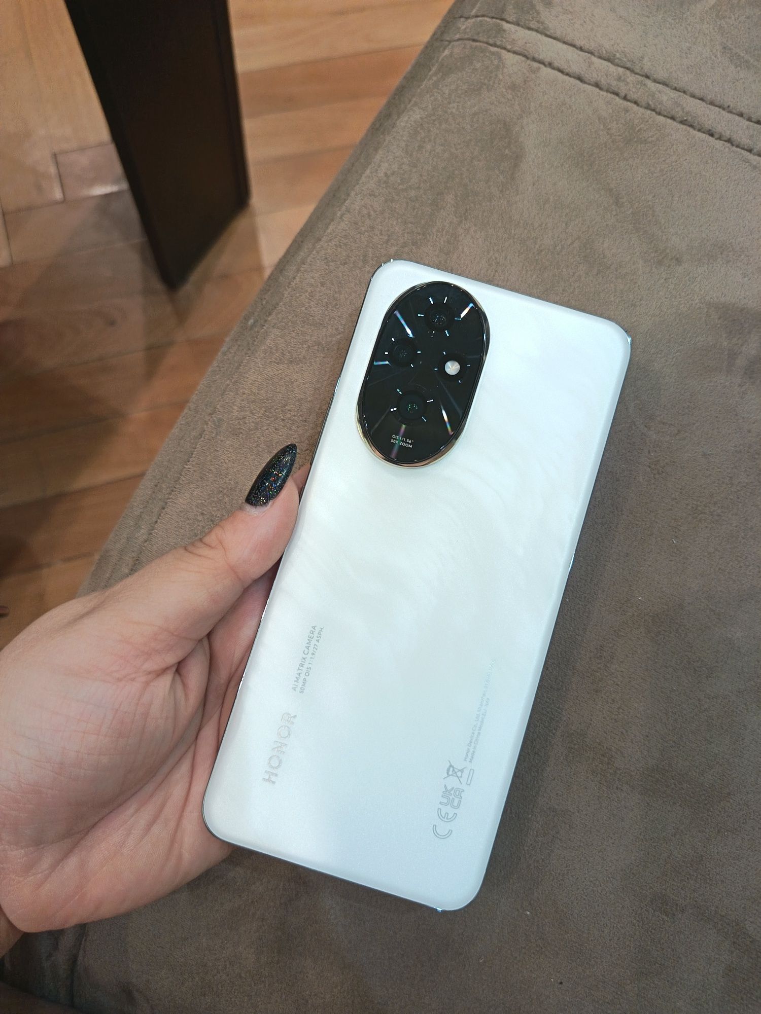 Honor 200  с дефект