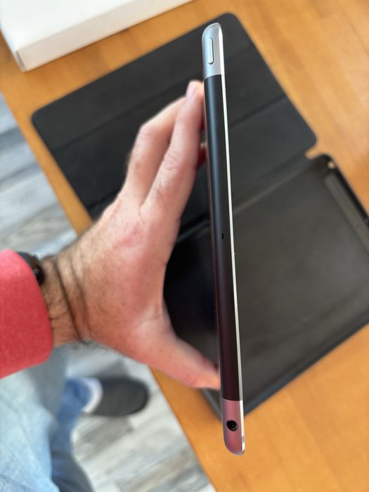 iPad Air Wi-Fi + Cellular,A1475 32gb, husa apple, foarte putin folosit