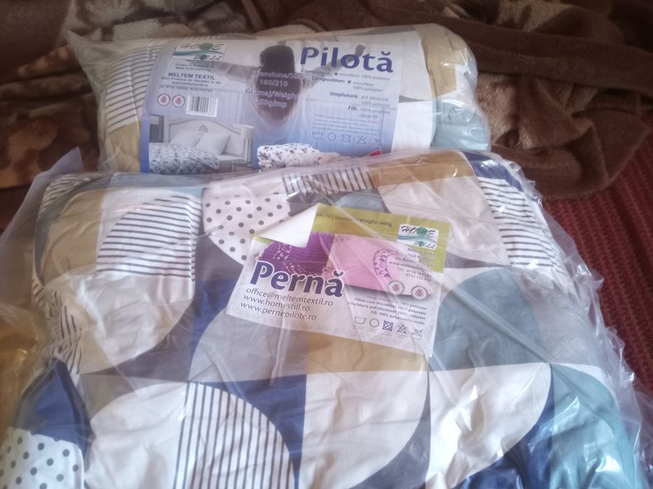 Vând pilota plus perna