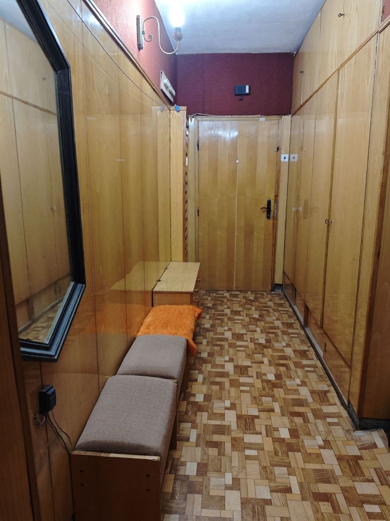 Дава се под наем Двустаен апартамент в Враца, Център - 68 кв.м за 255 € - Снимка #3