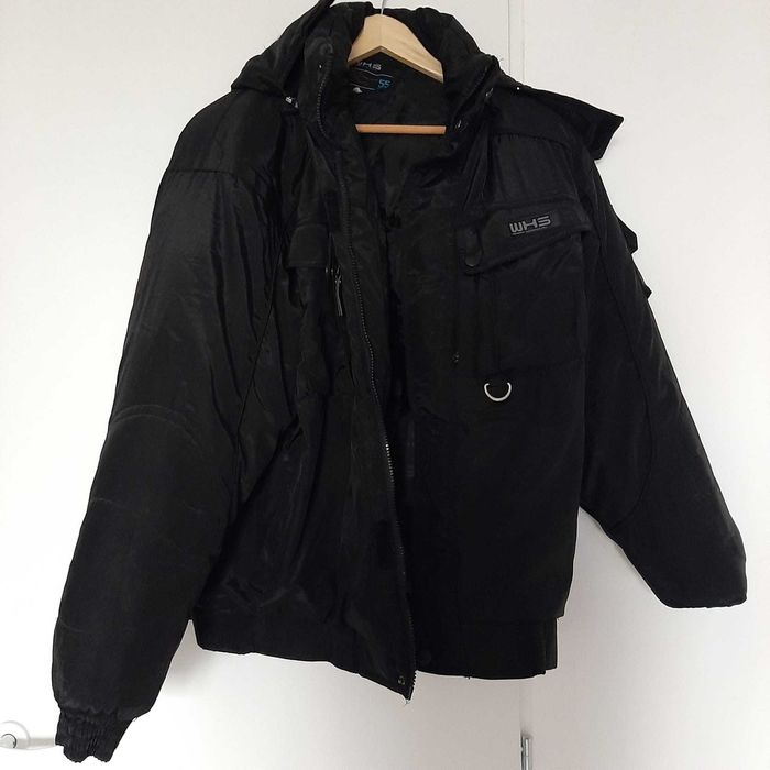 Vând geacă foarte groasă cu glugă 50 lei